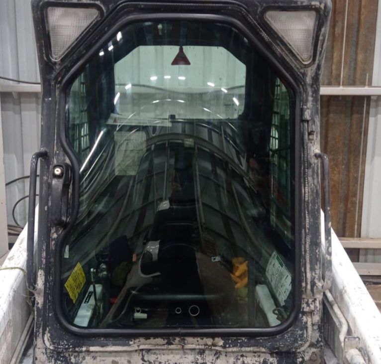 Bobcat S100 2024 Model Ön Cam Değişimi