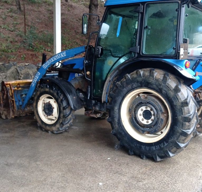 New Holland TT65 Traktör Sol Kapı Camı Değişimi