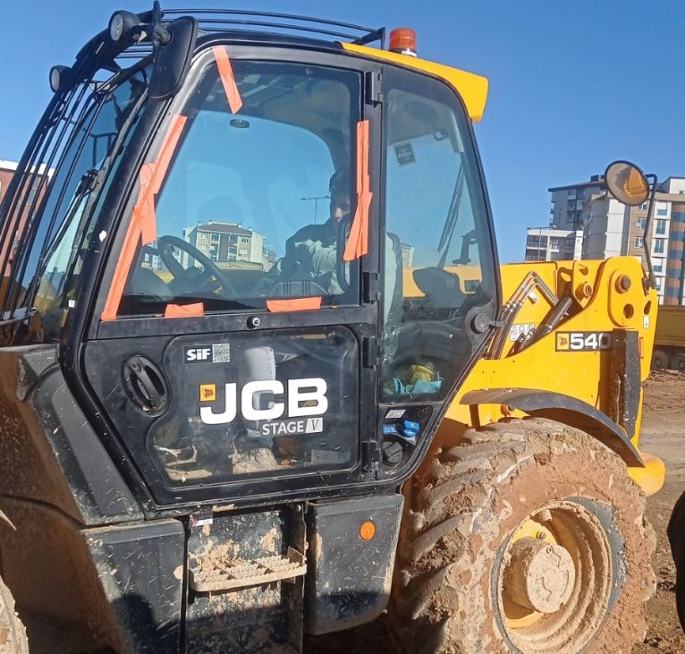 jcb telehandler 21 metre 2026 model sol kapı üstü camı değişimi